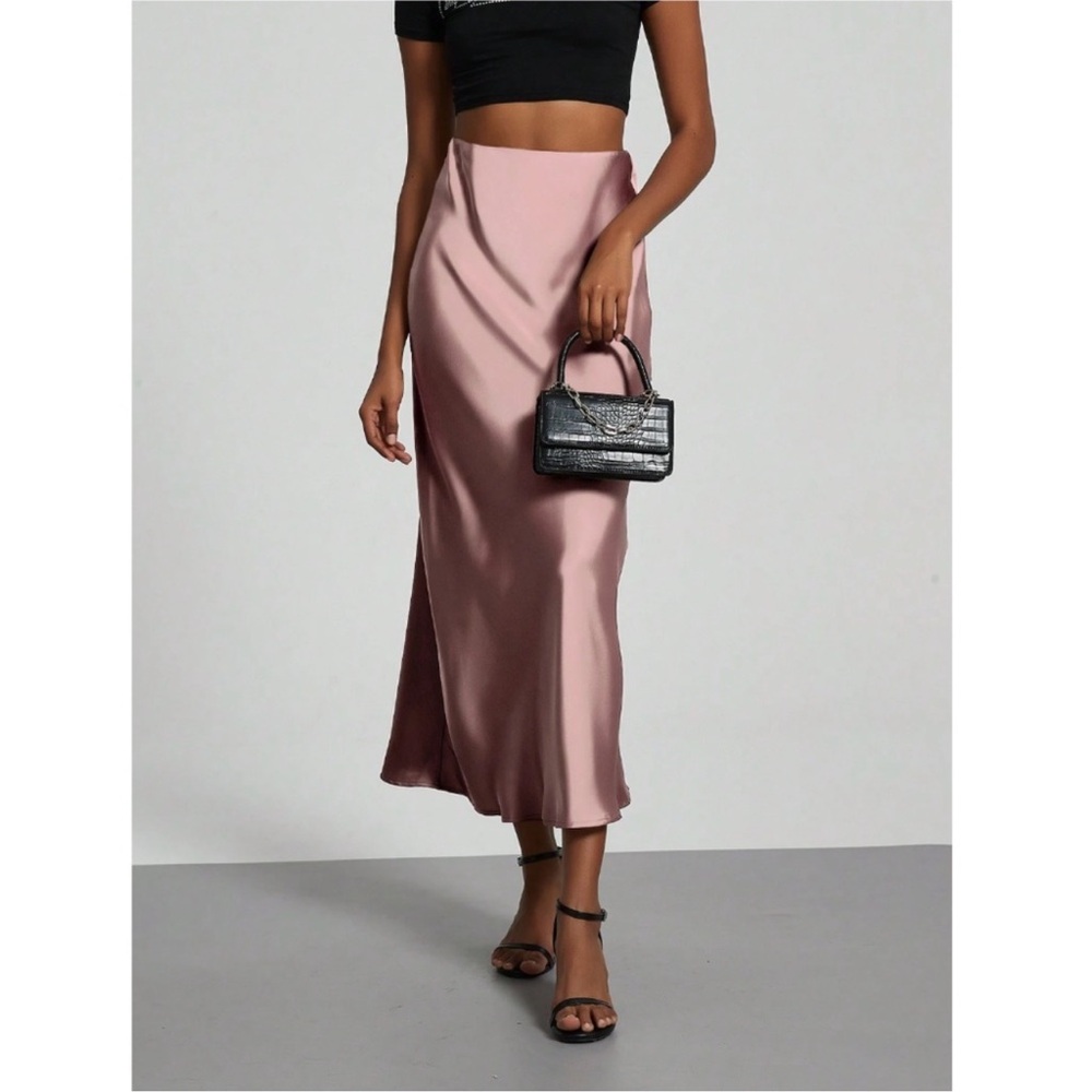Elegant Pink Satin Chic Midi Skirt - Picture 5 of 7